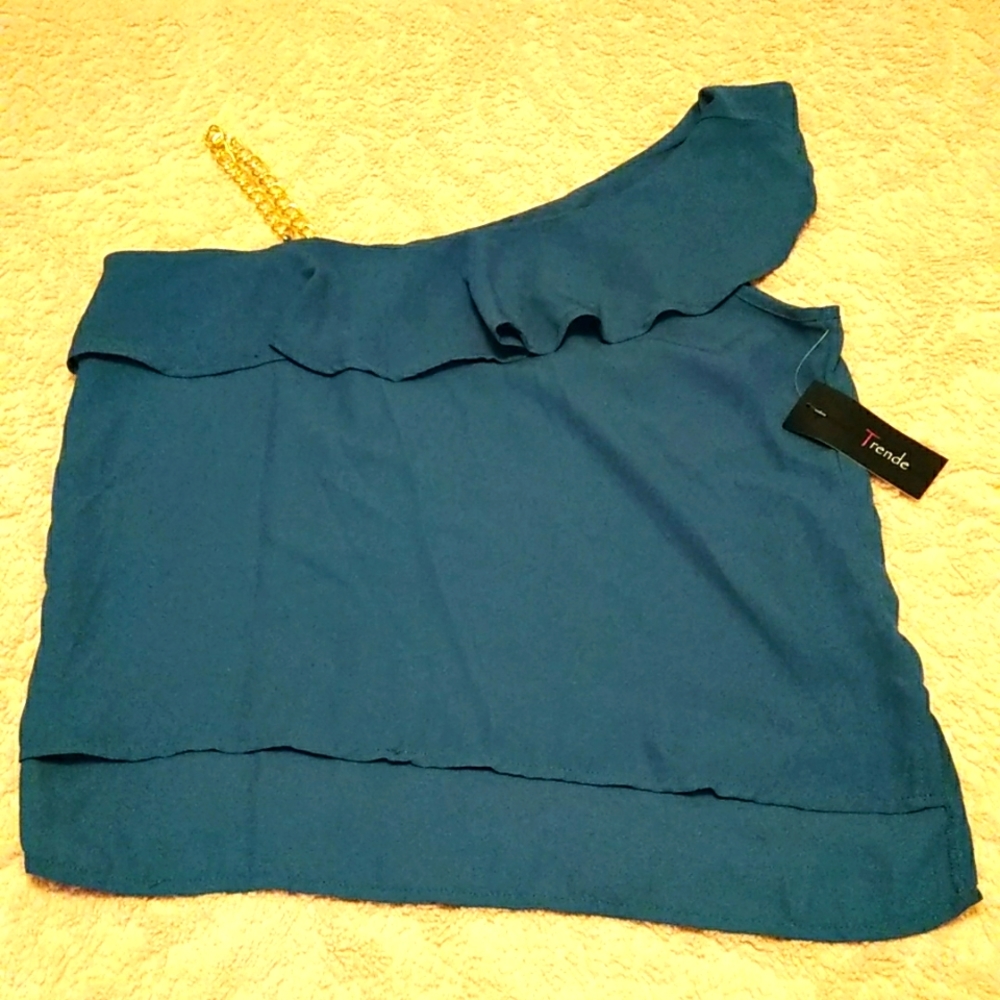 Chain Detailed Ruffle Blouse